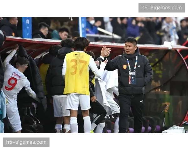 保级六队主帅出席联合发布会，均强调团结与战斗至最后一刻的决心